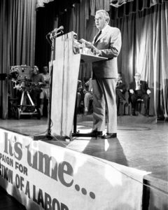 800px Gough Whitlam 1972 policy speech நம்பிக்கைக் கொலை: இரண்டாம் உலக போருக்கு பின்னர் ஐ-அமெரிக்க இராணுவ, சிஐஏ தலையீடுகள்(4) – தமிழில் ந. மாலதி