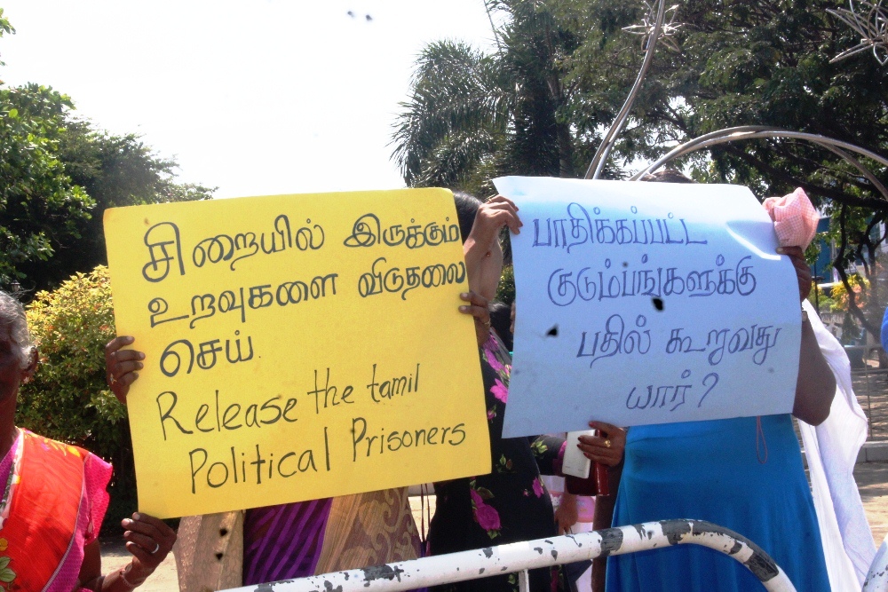 IMG 0041 தமிழ் அரசியல் கைதிகளின் விடுதலையை வலியுறுத்தி போராட்டம்