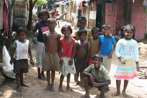 children in slum areas of Sri Lanka மாணவர்களின் தற்போதைய கல்வி நிலையும்,வறுமையும்- க.குவேந்திரா (கிழக்குப் பல்கலைக்கழகம்)
