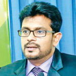 டொலா் பெறுமதி வீழ்ச்சியின் பின்னணியில் நடந்தது என்ன?-கலாநிதி ஜனகன் விநாயகமூா்த்தி செவ்வி