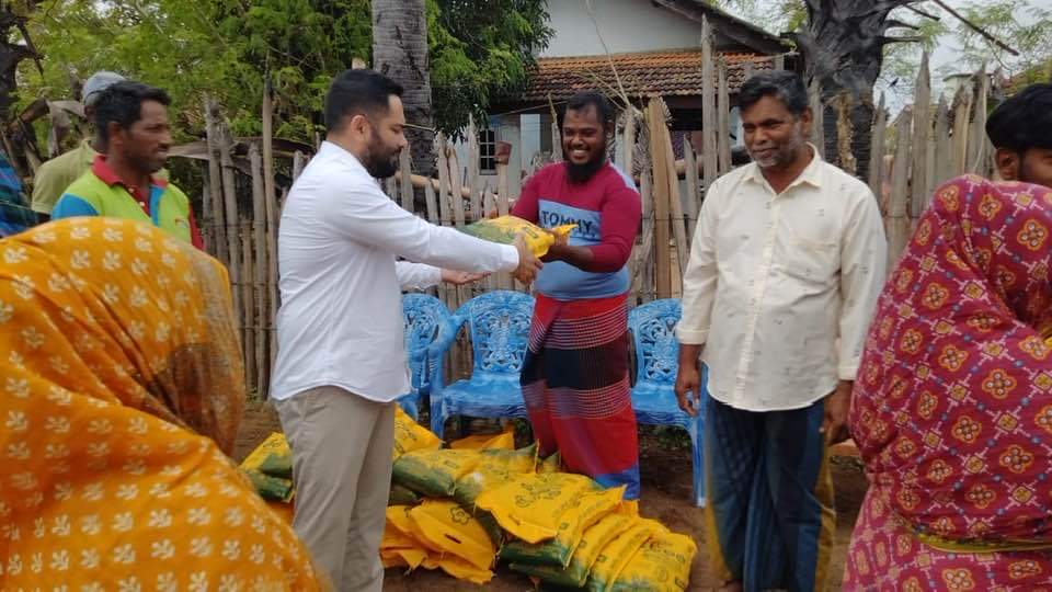 சீரற்ற கால நிலையால் பாதிக்கப்பட்ட மக்களுக்கு உலர் உணவு பொதிகள் வழங்கி வைப்பு 1 https://www.ilakku.org/wp-content/uploads/2021/08/cropped-Google_Logo.png IMG 20240129 WA0030 சீரற்ற கால நிலையால் பாதிக்கப்பட்ட மக்களுக்கு உலர் உணவு பொதிகள் வழங்கி வைப்பு