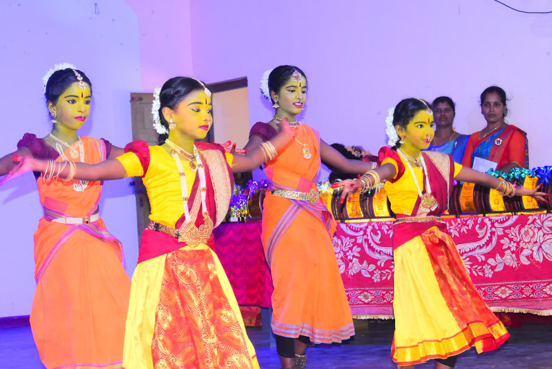 b3 தம்பலகாமத்தில் பிரதேச கலைஞர்கள் கௌரவிப்பு விழா