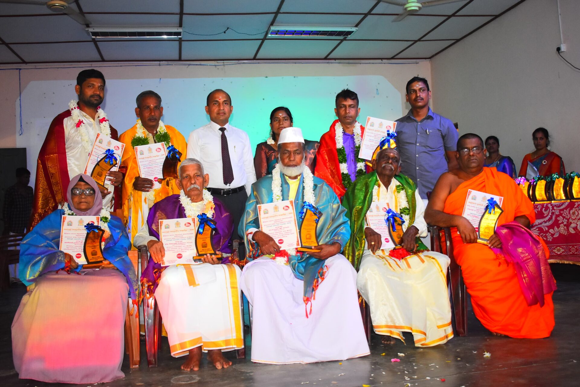 b5 தம்பலகாமத்தில் பிரதேச கலைஞர்கள் கௌரவிப்பு விழா
