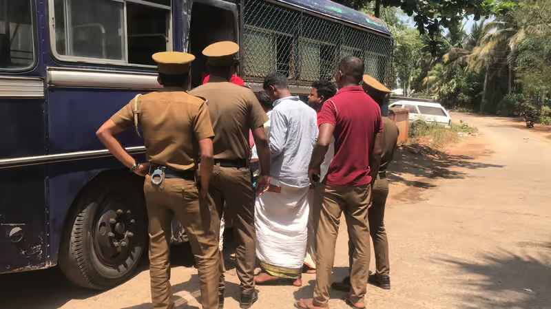 வெடுக்குநாறிமலையில் கைதானவா்களுக்கு மாற்று ஆடை இல்லை - சிறைக் காவலா்கள் அனுமதி மறுப்பு 1 https://www.ilakku.org/wp-content/uploads/2021/08/cropped-Google_Logo.png 3 10 9 வெடுக்குநாறிமலையில் கைதானவா்களுக்கு மாற்று ஆடை இல்லை - சிறைக் காவலா்கள் அனுமதி மறுப்பு