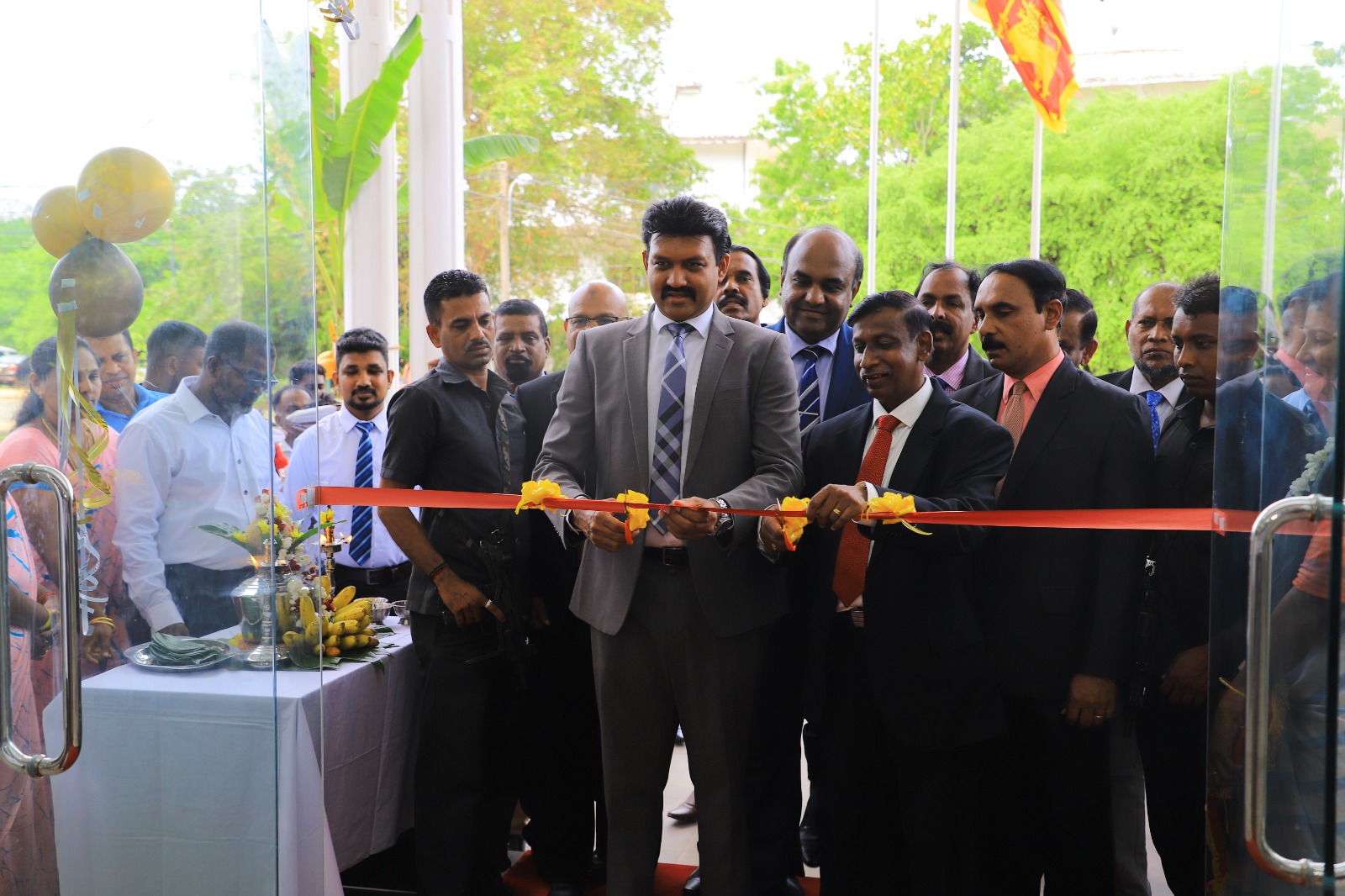 கிழக்கு மாகாண அரச உத்தியோகத்தர்களுக்கான புதிய கட்டடம்; ஆளுநர் செந்தில் தொண்டமானால் திறந்து வைப்பு 1 https://www.ilakku.org/wp-content/uploads/2021/08/cropped-Google_Logo.png IMG 20240426 WA0033 கிழக்கு மாகாண அரச உத்தியோகத்தர்களுக்கான புதிய கட்டடம்; ஆளுநர் செந்தில் தொண்டமானால் திறந்து வைப்பு