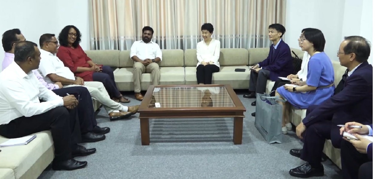 இலங்கை வந்த சீன அமைச்சர் ஜே.வி.பி. தலைவர்களுடன் முக்கிய பேச்சு 1 https://www.ilakku.org/wp-content/uploads/2021/08/cropped-Google_Logo.png anura haiyan 5231792 இலங்கை வந்த சீன அமைச்சர் ஜே.வி.பி. தலைவர்களுடன் முக்கிய பேச்சு