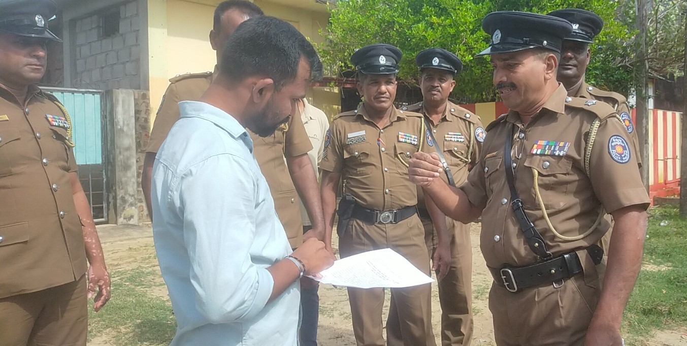 முள்ளிவாய்க்கால் கஞ்சி தடை - கல்முனை பாண்டிருப்பில் பொலிஸார் குவிப்பு 2 https://www.ilakku.org/wp-content/uploads/2021/08/cropped-Google_Logo.png FArook 26 முள்ளிவாய்க்கால் கஞ்சி தடை - கல்முனை பாண்டிருப்பில் பொலிஸார் குவிப்பு