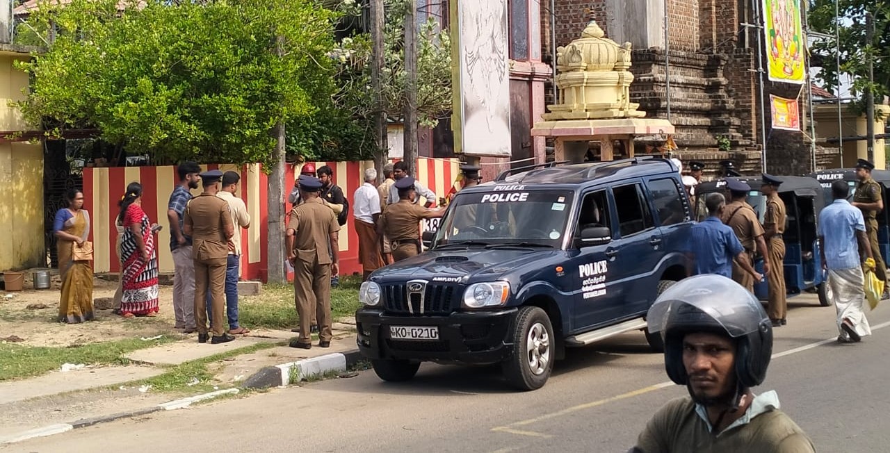 முள்ளிவாய்க்கால் கஞ்சி தடை - கல்முனை பாண்டிருப்பில் பொலிஸார் குவிப்பு 1 https://www.ilakku.org/wp-content/uploads/2021/08/cropped-Google_Logo.png IMG 20240514 WA0011 முள்ளிவாய்க்கால் கஞ்சி தடை - கல்முனை பாண்டிருப்பில் பொலிஸார் குவிப்பு