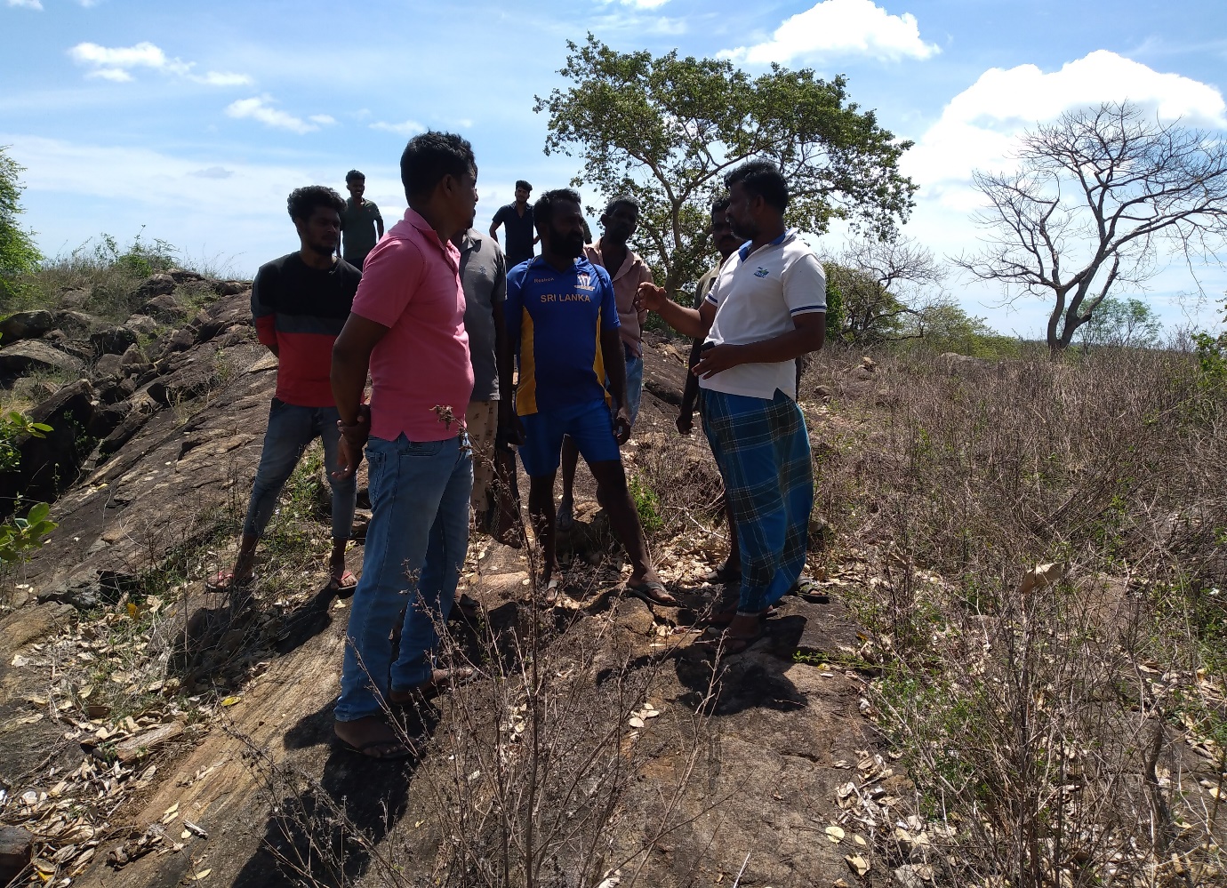 மக்களின் வாழ்வாதாரத்தை அழிக்கும் நிலையை கண்டு கொள்ளாதவர்கள் - திருமலையான் 5 https://www.ilakku.org/wp-content/uploads/2021/08/cropped-Google_Logo.png 6 5 மக்களின் வாழ்வாதாரத்தை அழிக்கும் நிலையை கண்டு கொள்ளாதவர்கள் - திருமலையான்