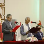 வங்கதேசம்: இடைக்கால அரசு பதவியேற்பு!