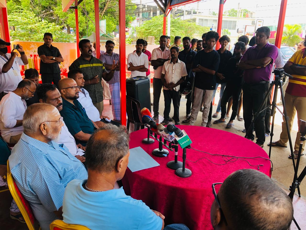 சங்குக்கு வாக்களித்து தமிழர்களாக எமது ஒற்றுமையை உலகிற்கு உணர்த்துவோம் - நெல்லியடி வாணிபர் கழகம் அழைப்பு! 3 https://www.ilakku.org/wp-content/uploads/2021/08/cropped-Google_Logo.png Unknown 2 6 சங்குக்கு வாக்களித்து தமிழர்களாக எமது ஒற்றுமையை உலகிற்கு உணர்த்துவோம் - நெல்லியடி வாணிபர் கழகம் அழைப்பு!