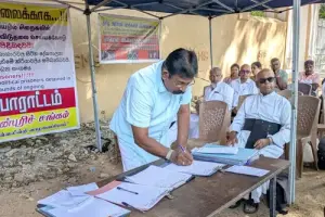 unnamed அரசியல் கைதிகளின் விடுதலையை வலியுறுத்தி தொடரும் கையெழுத்துப் போராட்டம்!