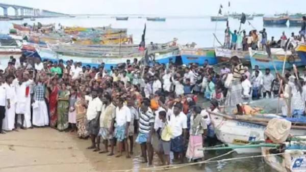 மீனவர் பிரச்சினைக்கு தீர்வு கோரி உண்ணாவிரத போராட்டத்தை ஆரம்பித்த இராமேஸ்வரம் மீனவர்கள்