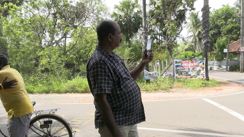 இனப்படுகொலை நினைவேந்தல் : பொதுமக்களை புகைப்படம் எடுத்த காவல்துறை அதிகாரி!