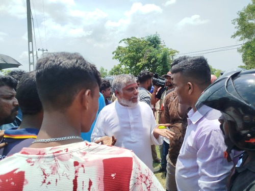 மட்டக்களப்பு – கிண்ணியடியில் மீன் வளர்ப்புத் திட்டம் என்ற போர்வையில் மண் அகழ்வு : மக்கள் ஆர்ப்பாட்டம்