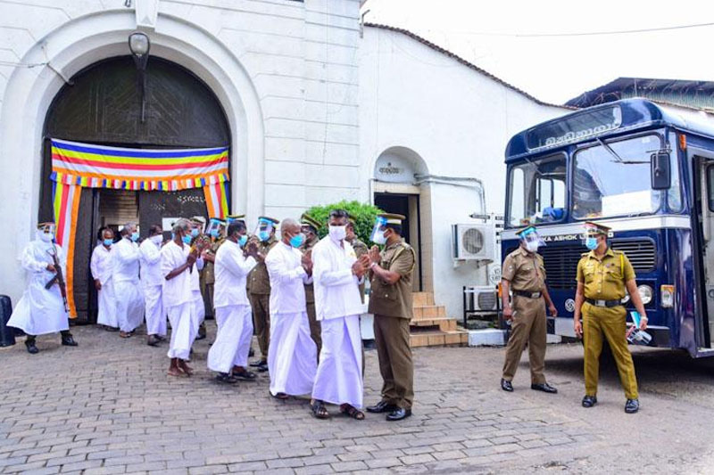 ஜனாதிபதியின் பொது மன்னிப்பில் மோசடி : சிறைச்சாலைகள் ஆணையாளர் நாயகம் பணியிடை நீக்கம்