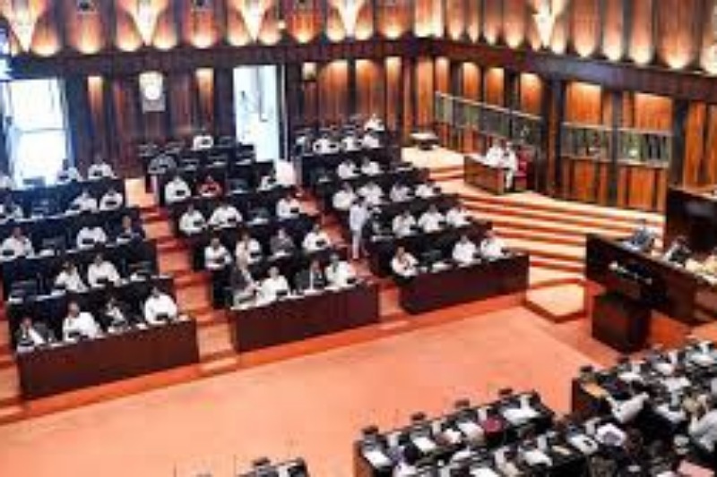 சபாநாயகரின் நடவடிக்கைகளுக்கு எதிர்ப்பு தெரிவித்து, எதிர்க்கட்சி உறுப்பினர்கள் பாராளுமன்றத்தில் இருந்து வெளிநடப்பு
