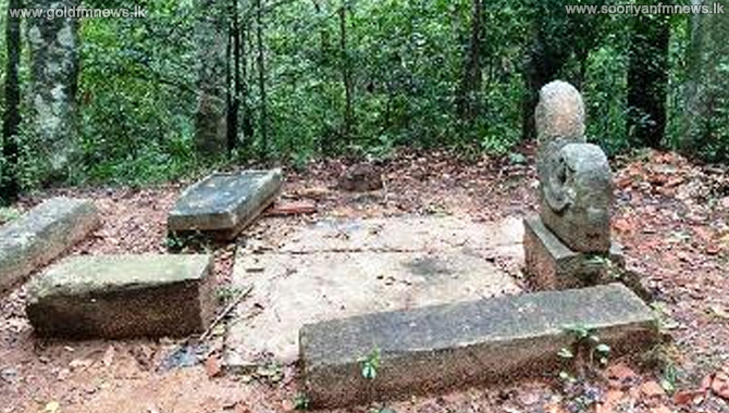 கைது செய்யப்பட்ட விவசாயியை விடுவிக்கக் கோரியும், குருந்தூர் மலையில் நில அபகரிப்புகளை நிறுத்தக் கோரியும் யாழ்.பல்கலைக்கழக சமூகத்தினர் போராட்டம்