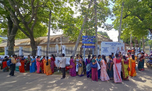 ‘எங்கள் பிள்ளைகளின் பாதுகாப்பை உறுதி செய்: தாய்மொழி ஆசிரியர் சங்கம் போராட்டம்