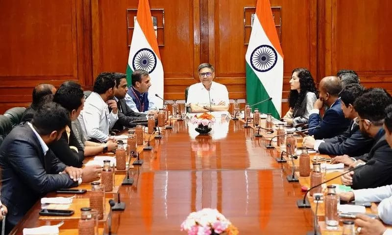 இலங்கையின் இளம் அரசியல் தலைவர்கள் உள்ளிட்ட குழுவினர் இந்தியாவுக்கு பயணம்