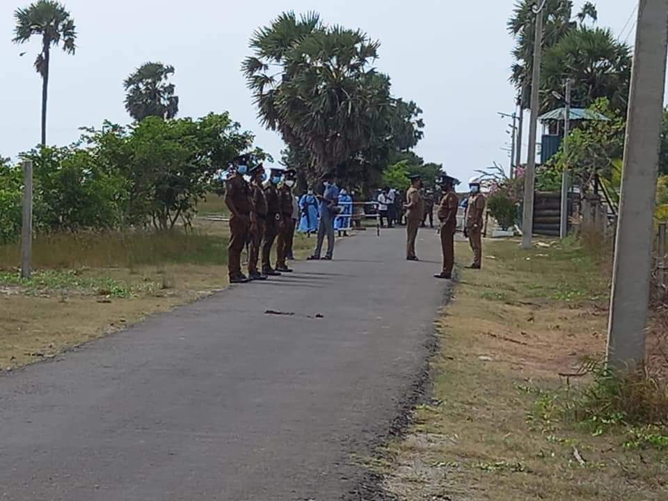 பருத்தித்துறையில் உள்ள இராணுவ முகாம்களை அகற்றக்கோரி பேரணி