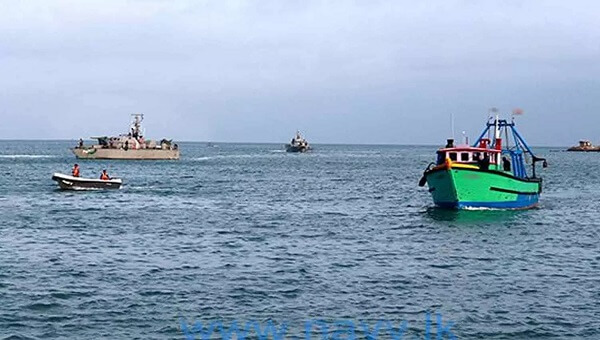 தமிழக மீனவர்கள் 12 பேர் நெடுந்தீவு கடற்பரப்பில் கைது