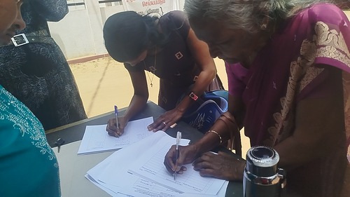இரண்டாம் நாளாக பளையில் தொடரும் சர்வதேச நீதி கோரி கையெழுத்து போராட்டம்