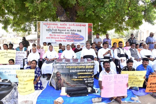 மன்னாரில் 33 ஆவது வது நாளாக தொடரும் போராட்டம்…