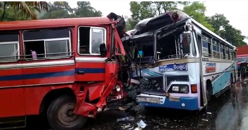 இலங்கையில் இந்த ஆண்டில் நடந்த வீதி விபத்துகளில் 960 பேர் உயிரிழப்பு!