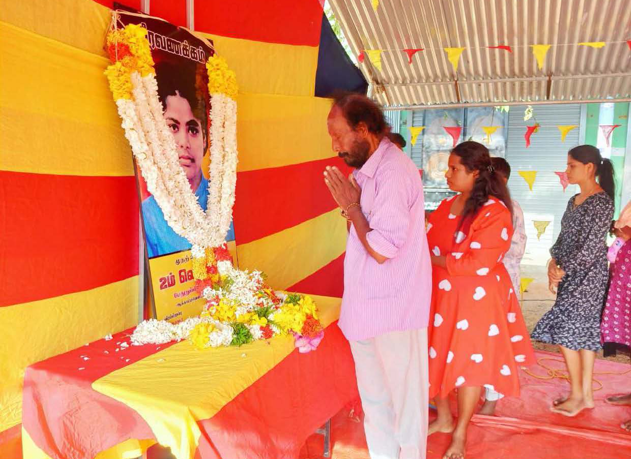 தாயகத்தில் முதல் பெண் மாவீரர் மாலதியின் நினைவு நாள் அஞ்சலி... 1 https://www.ilakku.org/wp-content/uploads/2021/08/cropped-Google_Logo.png 08 தாயகத்தில் முதல் பெண் மாவீரர் மாலதியின் நினைவு நாள் அஞ்சலி...