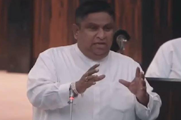 சிறிதரனுக்கு எதிராக பாராளுமன்றத்தில் முறைப்பாடு!