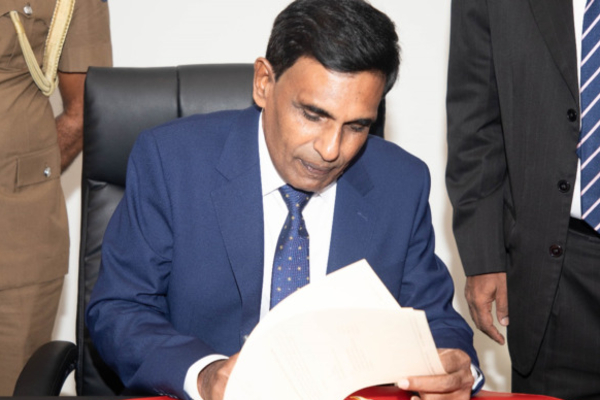 வெளிநாடுகளில் பதுங்கியுள்ள பாதாள குழு உறுப்பினர்களுக்கு சிவப்பு பிடிவிறாந்து…