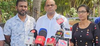 தமிழ் மக்களுக்கான தீர்வினை வழங்குவதில் தயக்கம் காட்டும் அரசு : இ.சிறிநாத்