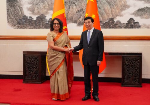 சீன மக்கள் அரசியல் ஆலோசனைக் குழுவின் தேசியக் குழுத் தலைவர் மற்றும் பிரதமர் சந்திப்பு
