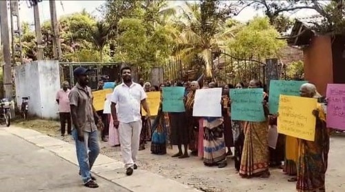 அம்பாறை: நில அபகரிப்பு தொடர்பில் மக்கள் போராட்டம்