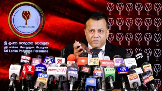 நாய் குரைப்பதால் சிங்கம் அஞ்சாது!பொன்சேகாவுக்கு மஹிந்தவின் பேச்சாளர் பதிலடி!