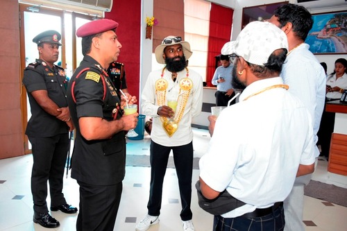 இனோஷன் சுரனின் சைக்கிள் பயணத்திற்கு இராணுவம் வரவேற்பு!