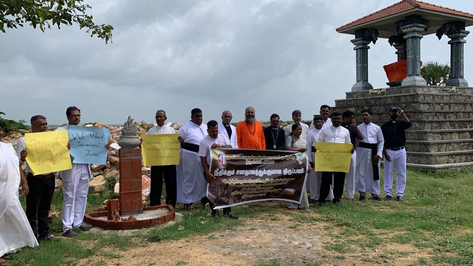 யாழ். செம்மணிப் புதைகுழிக்கு நீதிகோரி போராட்டம்