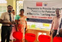 மட்டக்களப்பு: மருத்துவமனைக்கு சீன தூதரகத்தினால் நாற்காலிகள் வழங்கி வைப்பு!