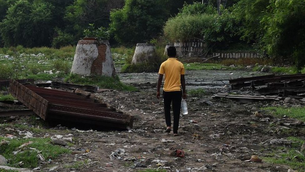 இலங்கையில் 13,000க்கும் மேற்பட்ட குடும்பங்கள் பொது வெளிகளில் மலம் கழிப்பதாக தகவல்!