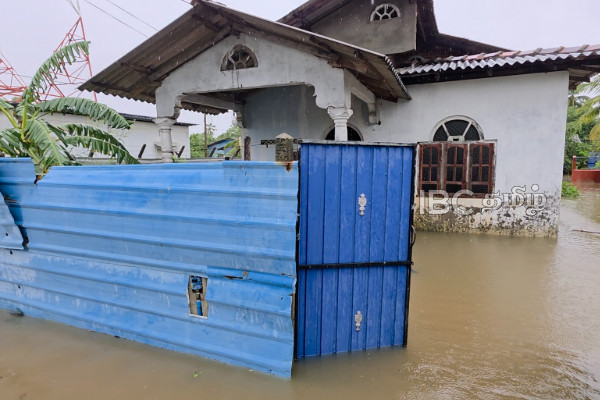 வடக்கில் உள்ள நீர் நிலைகள் நிரம்பி வெள்ளப்பெருக்கு!