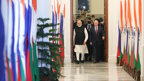 அமெரிக்காவுக்கு அஞ்சி ரஷ்யாவில் இருந்து இந்தியா வெளியேற்றம்!