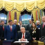 அமெரிக்காவில் அரசு முடக்கத்திற்கு முடிவு : மசோதாவில் கையெழுத்திட்ட ட்ரம்ப்