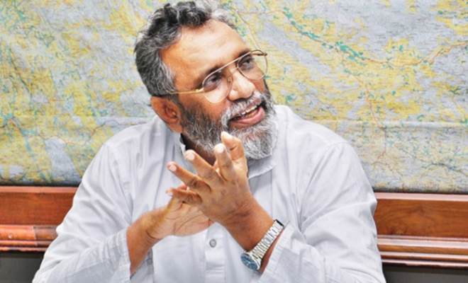 மாகாண சபைகள் ஆளுநரின் ஆளுகைக்கு கீழ் இருப்பதற்கு மஹிந்த தேசப்பிரிய எதிர்ப்பு