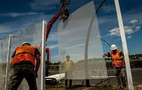 பிரான்சில் புலம்பெயர்வோரை தடுக்க அமைக்கப்படும் வேலி…