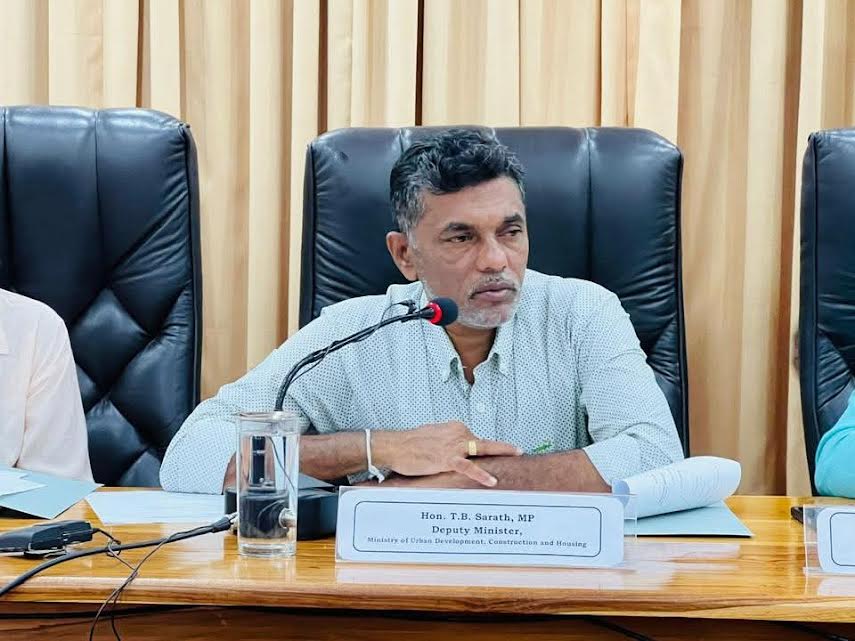 யாழ். குடாநாட்டில் இடம்பெயர்ந்துள்ள ஒவ்வொரு குடும்பத்துக்கும் வீடு வழங்கப்படும்!