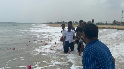 முல்லைத்தீவில் மாவீரர்களை நினைவுகூர்ந்து அஞ்சலி