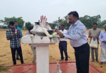 முள்ளிவாய்க்கால் நினைவு முற்றத்தில் அஞ்சலி செலுத்திய இந்திய எம்.பி. தொல். திருமாவளவன்