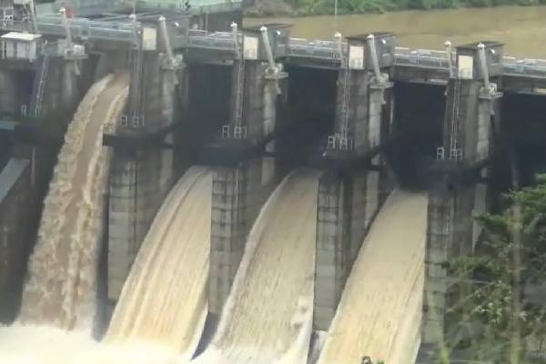 தொடரும் கன மழை: நீர்த்தேக்கங்களின் வான் கதவுகள் திறப்பு