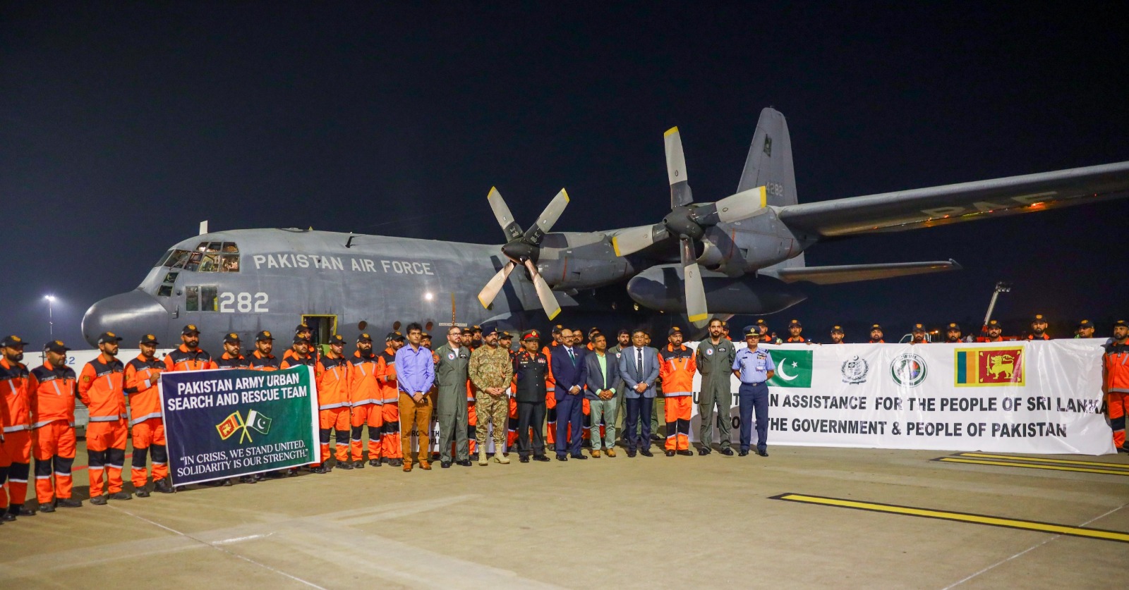 பாகிஸ்தானின் அவசர நிவாரணப் பொருட்கள் மற்றும் விசேட மீட்புக் குழு இலங்கைக்கு வருகை 1 https://www.ilakku.org/wp-content/uploads/2021/08/cropped-Google_Logo.png WhatsApp Image 2025 12 04 at 04.33.01 211db99f பாகிஸ்தானின் அவசர நிவாரணப் பொருட்கள் மற்றும் விசேட மீட்புக் குழு இலங்கைக்கு வருகை